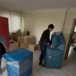 LaZEv Nakliyat personelinin beyaz eşyaları profesyonel ambalajlama ile paketlemesi